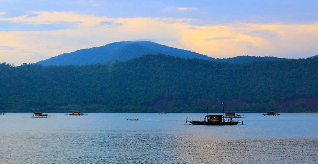 Keajaiban Alam di Negeri Seribu Danau: Menyusuri Keindahan 5 Danau Terluas di Indonesia Keajaiban Alam di Negeri Seribu Danau: Menyusuri Keindahan 5 Danau Terluas di Indonesia