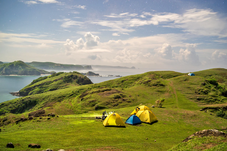 Melihat Keindahan Lombok dari Ketinggian: Bukit yang Menawarkan Pemandangan Spektakuler Melihat Keindahan Lombok dari Ketinggian: Bukit yang Menawarkan Pemandangan Spektakuler
