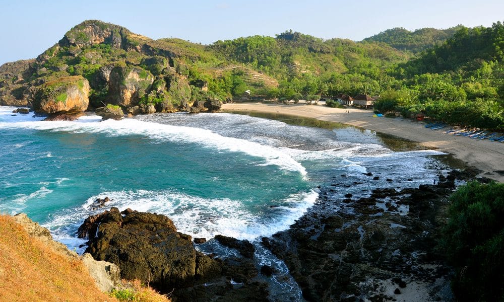 Mengarungi Ombak Pantai di Yogyakarta: 7 Tempat Pantai yang Wajib Dikunjungi Mengarungi Ombak Pantai di Yogyakarta: 7 Tempat Pantai yang Wajib Dikunjungi