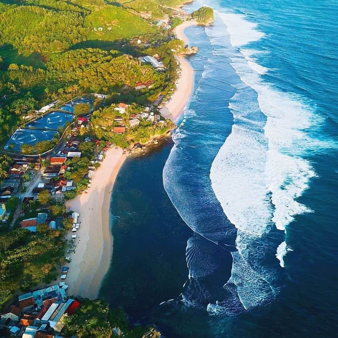 Mengarungi Ombak Pantai di Yogyakarta: 7 Tempat Pantai yang Wajib Dikunjungi Mengarungi Ombak Pantai di Yogyakarta: 7 Tempat Pantai yang Wajib Dikunjungi