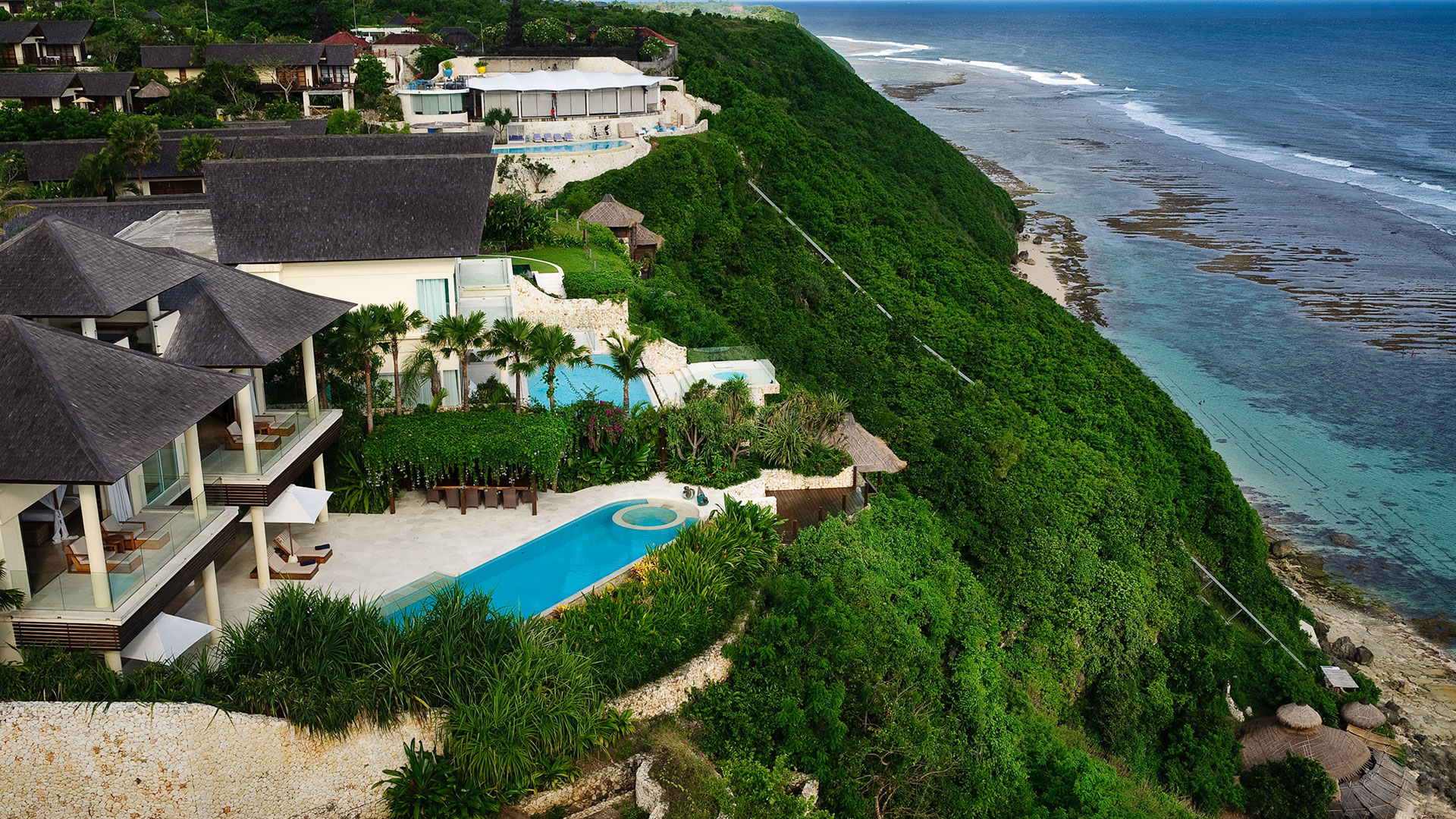 Mengenal 7 Resort Eksklusif di Indonesia dengan Akses Pantai Pribadi Mengenal 7 Resort Eksklusif di Indonesia dengan Akses Pantai Pribadi