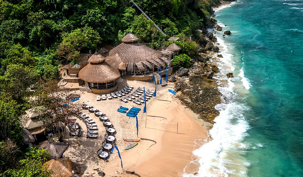 Mengenal 7 Resort Eksklusif di Indonesia dengan Akses Pantai Pribadi Mengenal 7 Resort Eksklusif di Indonesia dengan Akses Pantai Pribadi