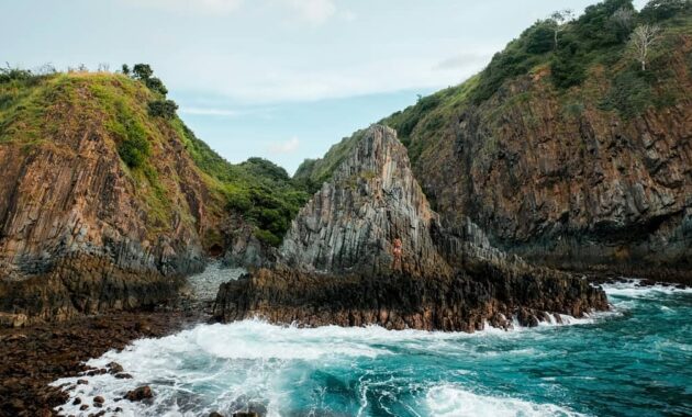 Menikmati Keindahan Pantai Karang di Lombok: Wisata Bahari yang Tidak Boleh Dilewatkan Menikmati Keindahan Pantai Karang di Lombok: Wisata Bahari yang Tidak Boleh Dilewatkan