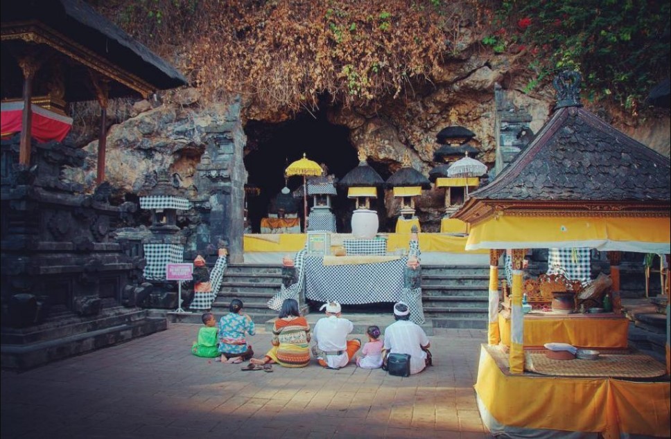 Menjelajahi Keindahan Bali: Menyusuri 7 Pura Terindah yang Wajib Dikunjungi Menjelajahi Keindahan Bali: Menyusuri 7 Pura Terindah yang Wajib Dikunjungi