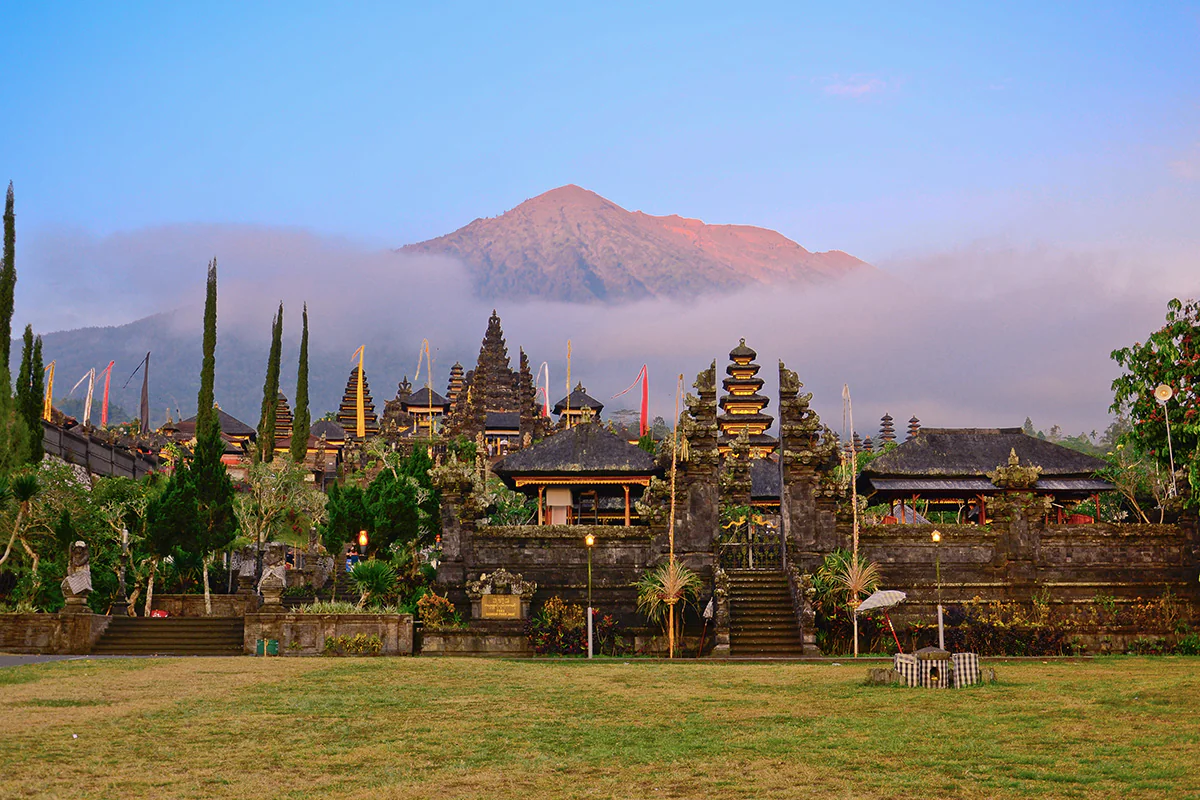 Menjelajahi Keindahan Bali: Menyusuri 7 Pura Terindah yang Wajib Dikunjungi Menjelajahi Keindahan Bali: Menyusuri 7 Pura Terindah yang Wajib Dikunjungi