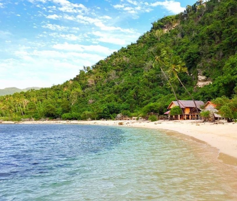 Menyelami Keindahan Alam Gorontalo: 7 Pantai Eksotis yang Wajib Dikunjungi Menyelami Keindahan Alam Gorontalo: 7 Pantai Eksotis yang Wajib Dikunjungi