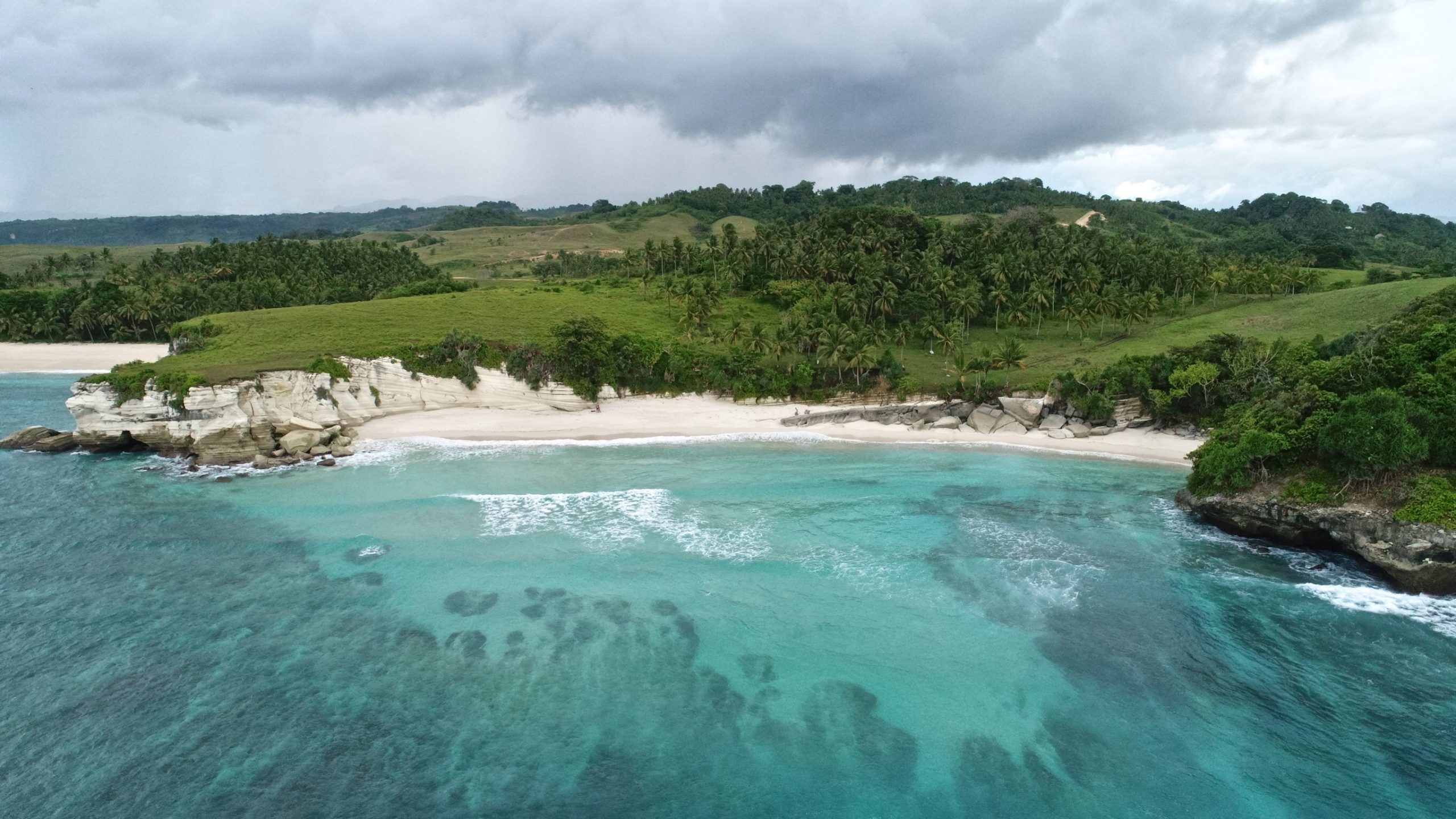 Pesona Pantai di Sumba: Menikmati Keindahan Pasir Putih dan Birunya Laut di Nusa Tenggara Timur Pesona Pantai di Sumba: Menikmati Keindahan Pasir Putih dan Birunya Laut di Nusa Tenggara Timur