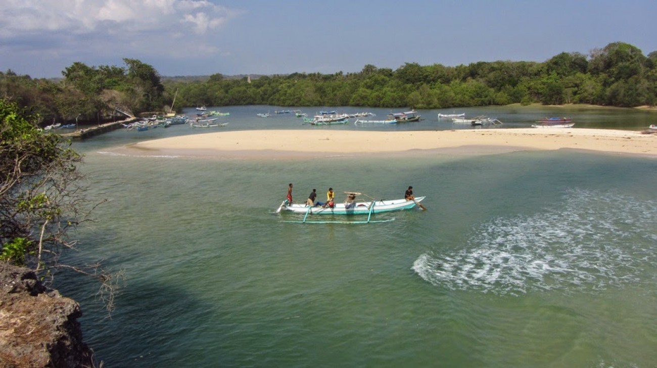 Pesona Pantai di Sumba: Menikmati Keindahan Pasir Putih dan Birunya Laut di Nusa Tenggara Timur Pesona Pantai di Sumba: Menikmati Keindahan Pasir Putih dan Birunya Laut di Nusa Tenggara Timur