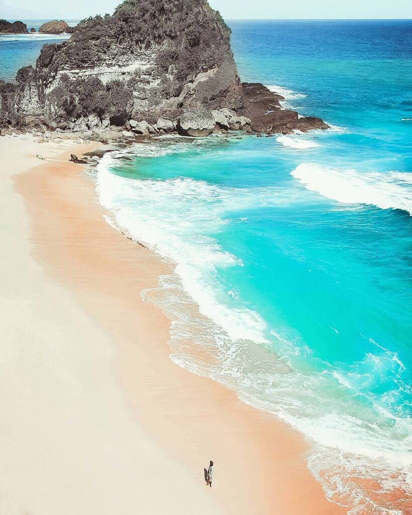 Pesona Pantai di Sumba: Menikmati Keindahan Pasir Putih dan Birunya Laut di Nusa Tenggara Timur Pesona Pantai di Sumba: Menikmati Keindahan Pasir Putih dan Birunya Laut di Nusa Tenggara Timur