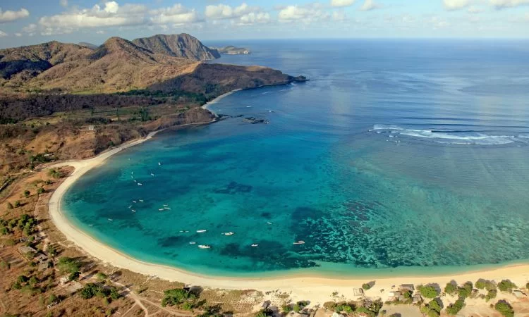 Sumbawa, Permata di Timur Nusa Tenggara: Menikmati Pesona Wisata Alam yang Tak Tergoyahkan Sumbawa, Permata di Timur Nusa Tenggara: Menikmati Pesona Wisata Alam yang Tak Tergoyahkan